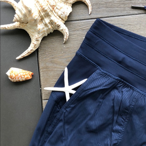 🌴🌼LULULEMON- DANCE STUDIO PANTS🌼🌴 - Picture 5 of 8